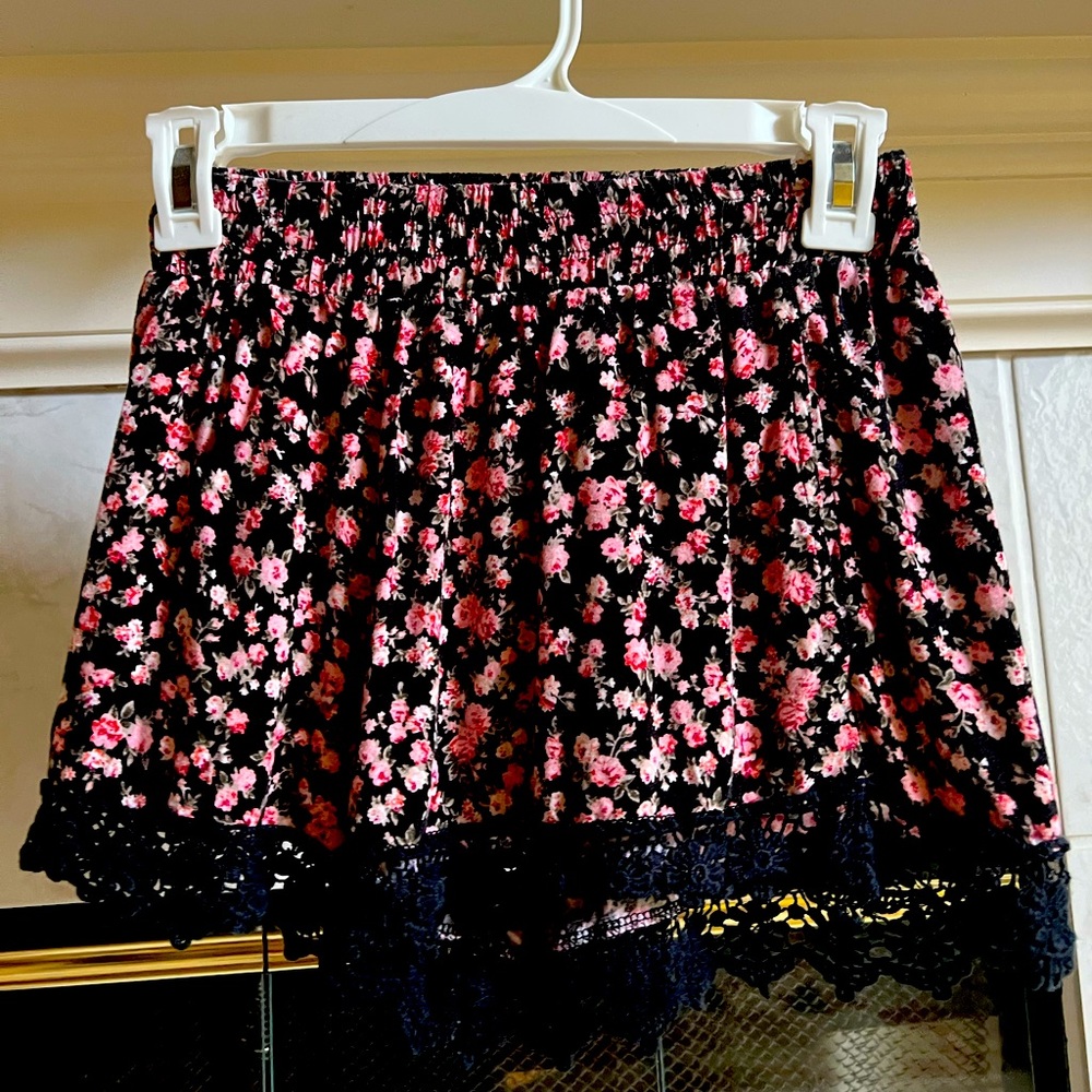 Floral Lace Flowy Shorts